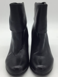 BCBGeneration Size 7 Black Booties