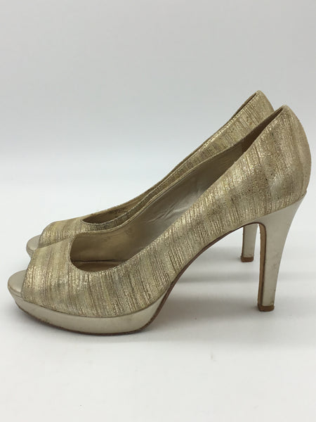 Antonio Melani Size 9.5 Gold Shoes