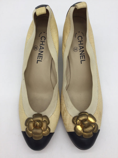 CHANEL Size 9.5 Beige Shoes