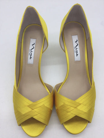 NINA Size 8.5 Yellow Shoes