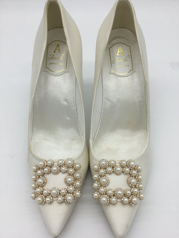 Annaili Size 10/11 White & Pearl Heels