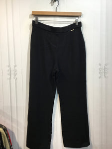 St. John Size M Black Bottoms