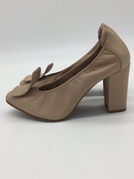 ancarani Size 7.5 Beige Shoes