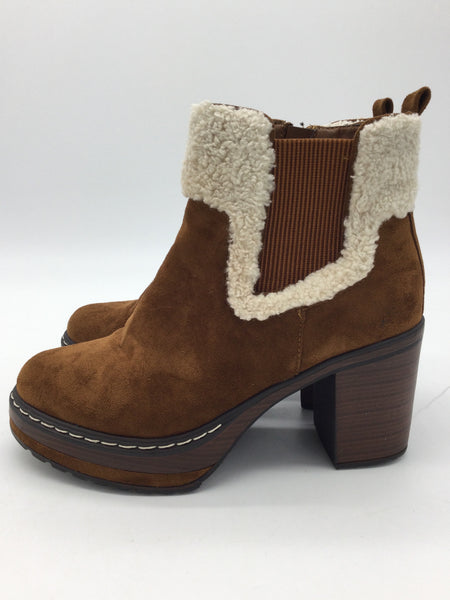 Pierre Dumas Size 6 Brown Booties