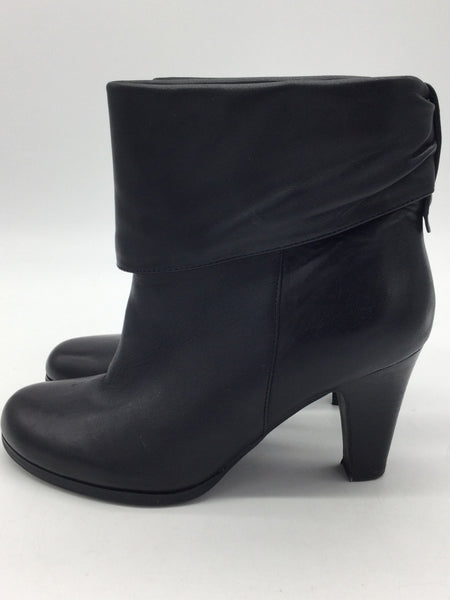 BCBGeneration Size 7 Black Booties