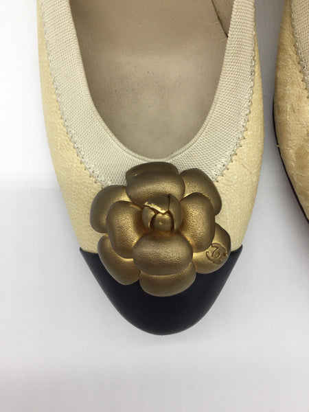 CHANEL Size 9.5 Beige Shoes