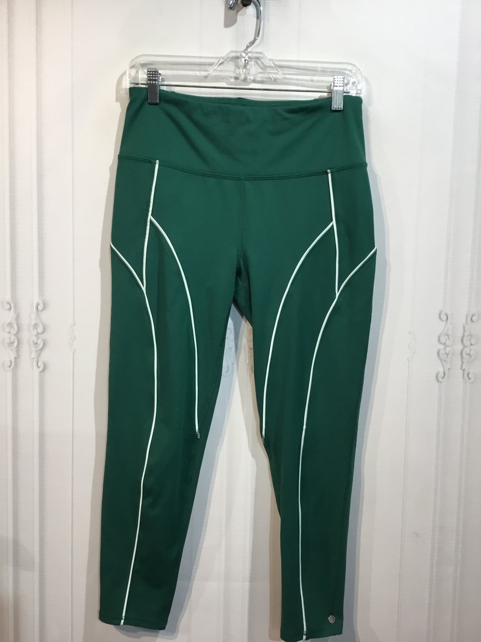 DSG Size M Green Athletic Wear