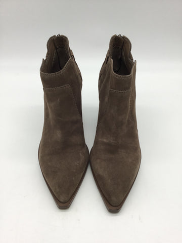 VINCE CAMUTO Size 7 Brown Shoes