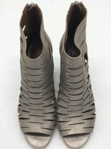 Donald Pliner Size 7 Silver Shoes